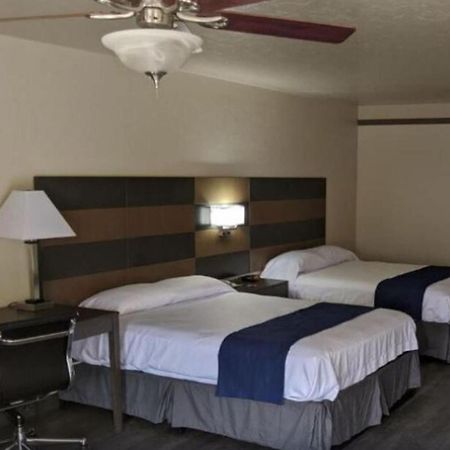 Atrium Inn Форт-Стоктон Экстерьер фото