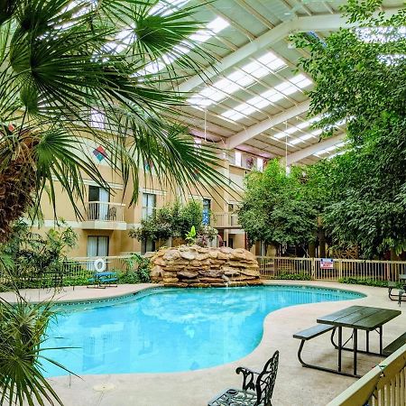Atrium Inn Форт-Стоктон Экстерьер фото