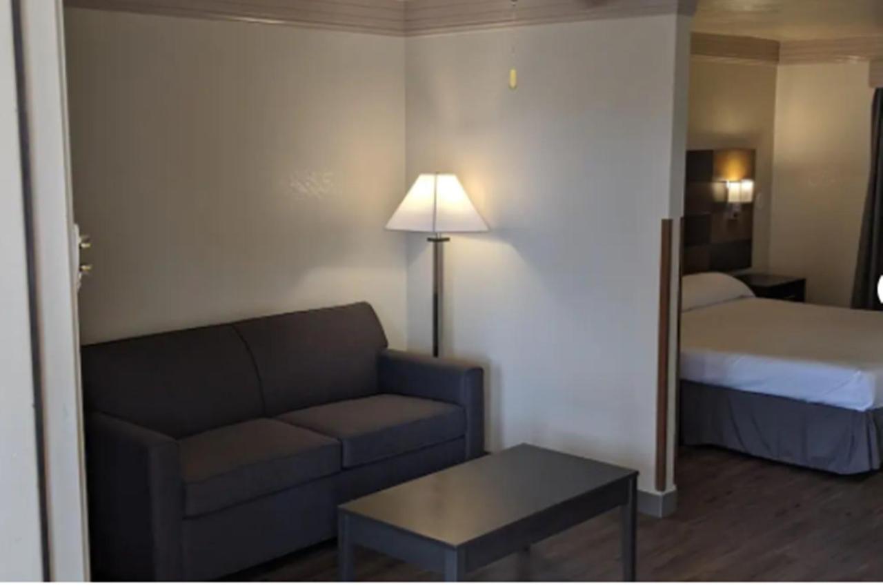 Atrium Inn Форт-Стоктон Экстерьер фото