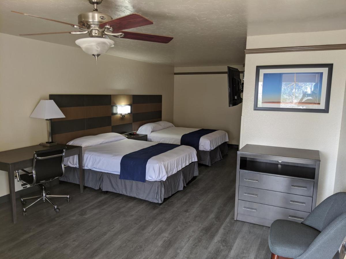 Atrium Inn Форт-Стоктон Экстерьер фото