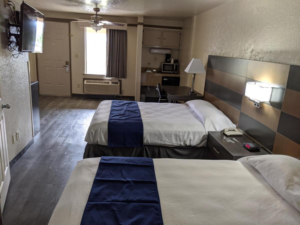 Atrium Inn Форт-Стоктон Экстерьер фото