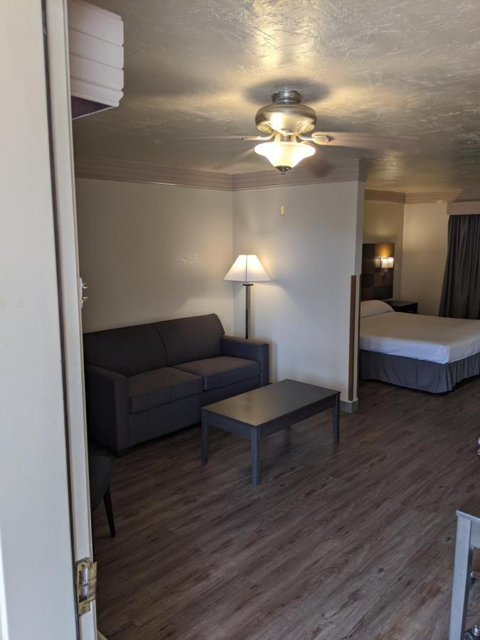Atrium Inn Форт-Стоктон Экстерьер фото