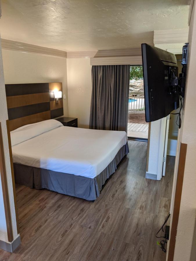 Atrium Inn Форт-Стоктон Экстерьер фото